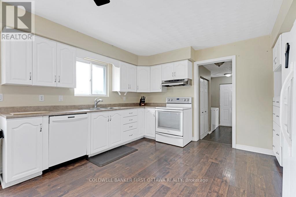 Photo 2 of 467 Lake Eloida Road, Elizabethtownkitley ON