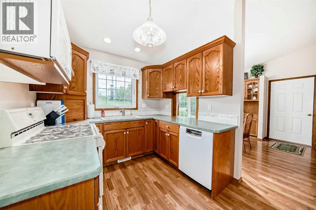 Photo 8 of 4904 42 Street, Ponoka AB