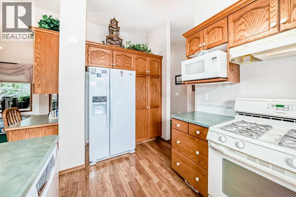 Photo 3 of 4904 42 Street, Ponoka AB