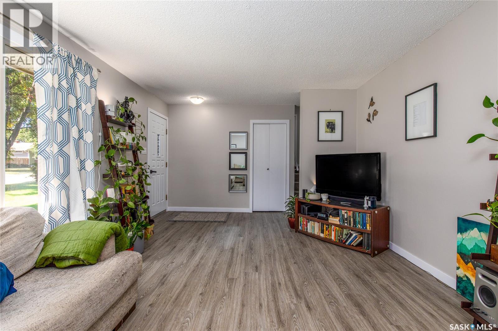 Photo 24 of 1301 Queen Crescent, Moose Jaw SK