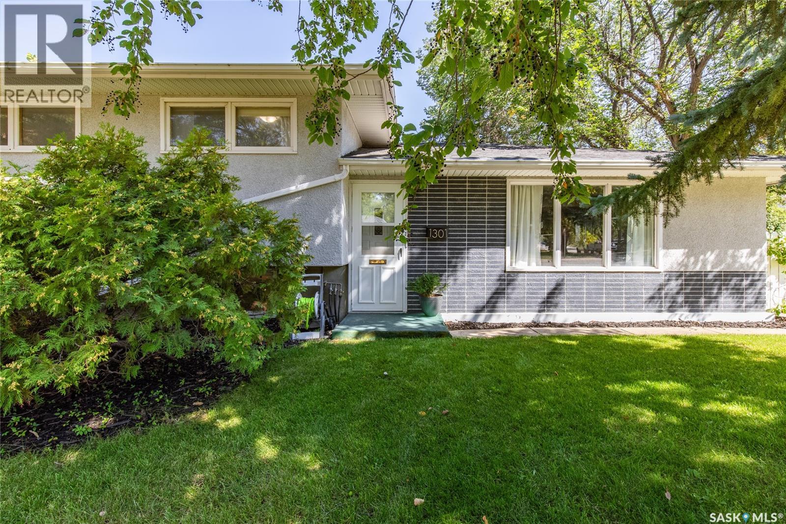 Photo 18 of 1301 Queen Crescent, Moose Jaw SK