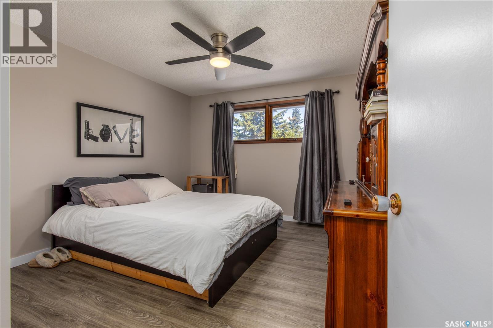 Photo 33 of 1301 Queen Crescent, Moose Jaw SK