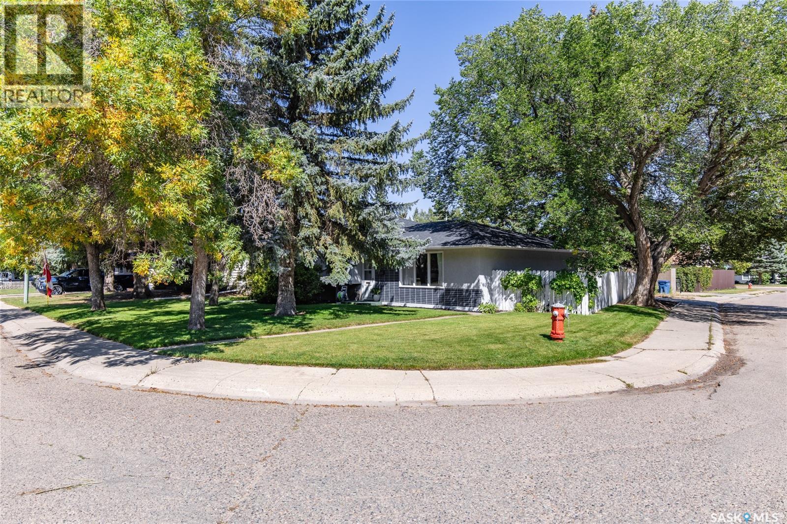 Photo 2 of 1301 Queen Crescent, Moose Jaw SK