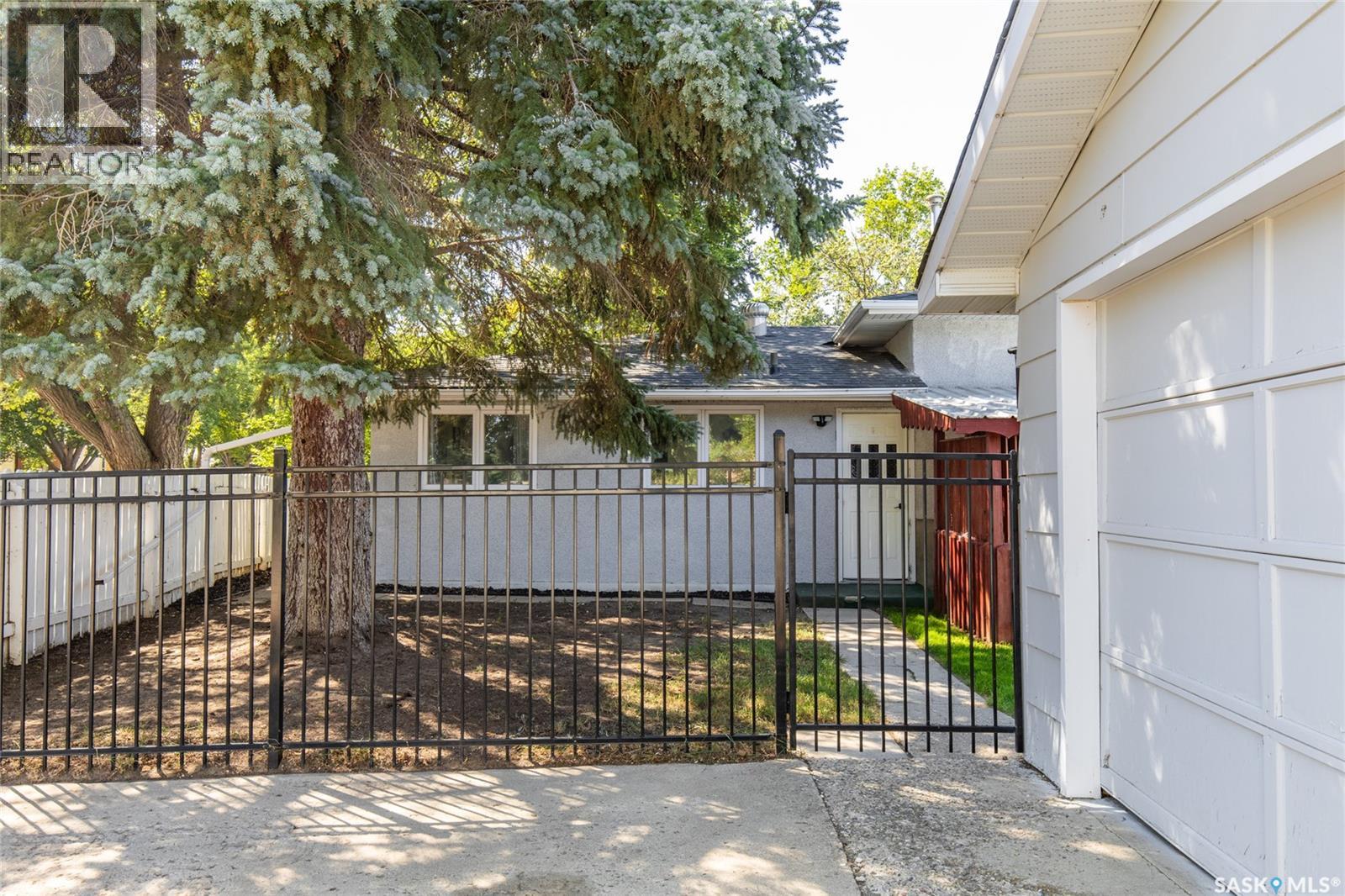 Photo 44 of 1301 Queen Crescent, Moose Jaw SK
