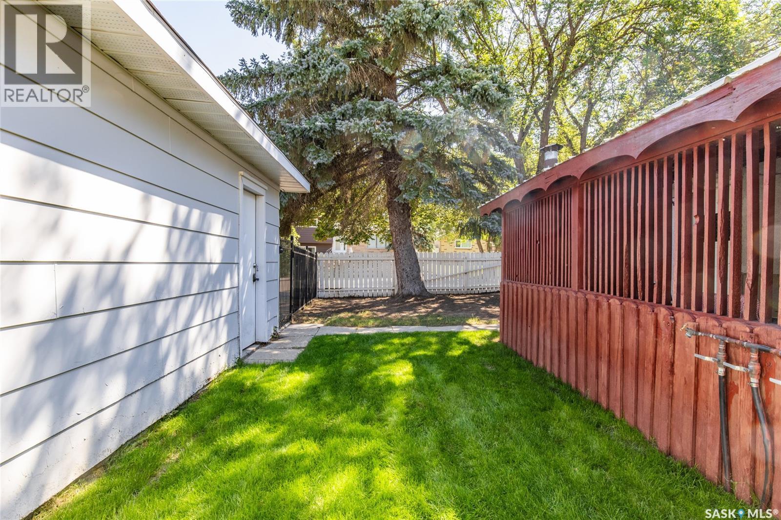 Photo 27 of 1301 Queen Crescent, Moose Jaw SK