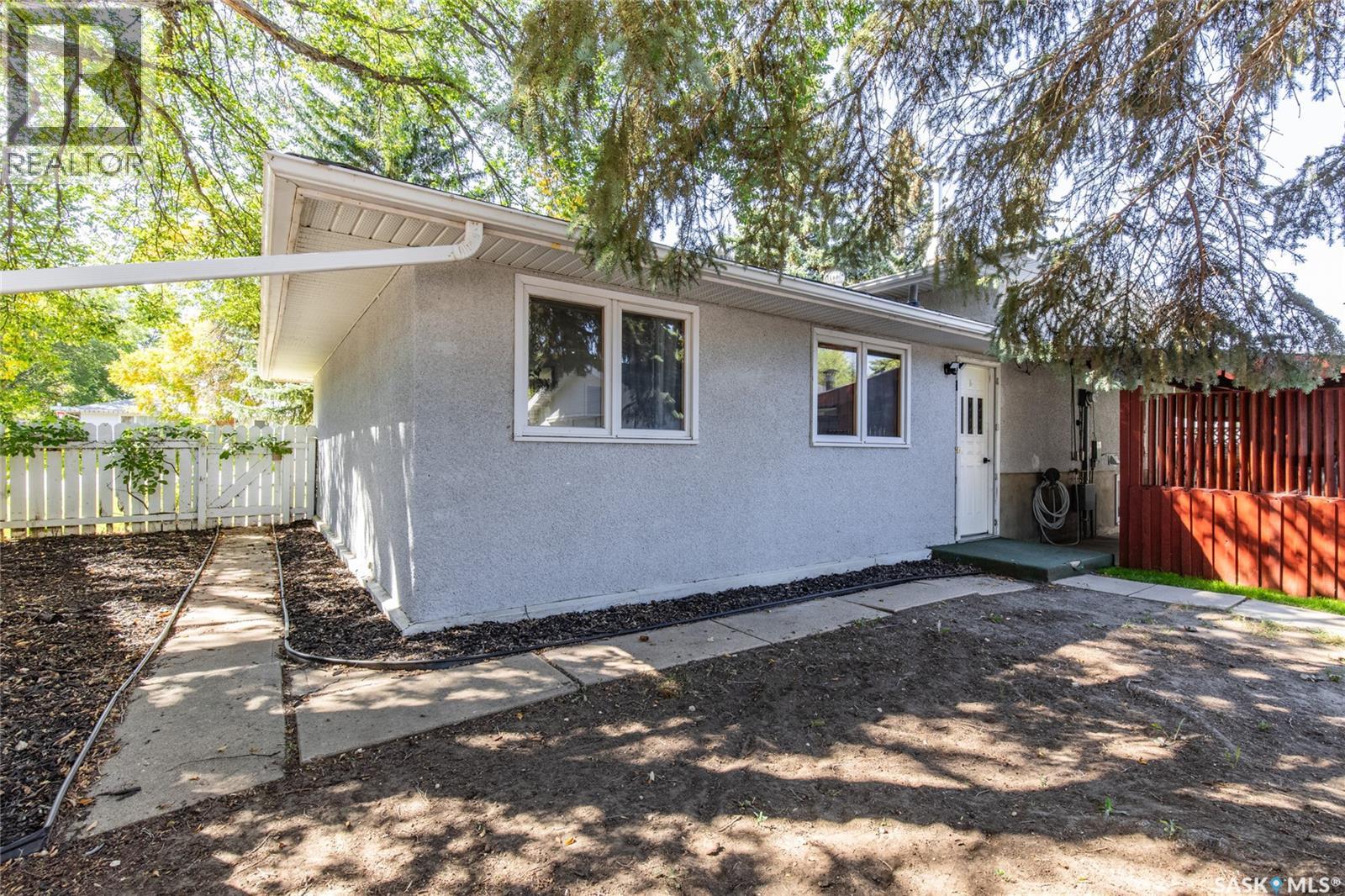 Photo 11 of 1301 Queen Crescent, Moose Jaw SK