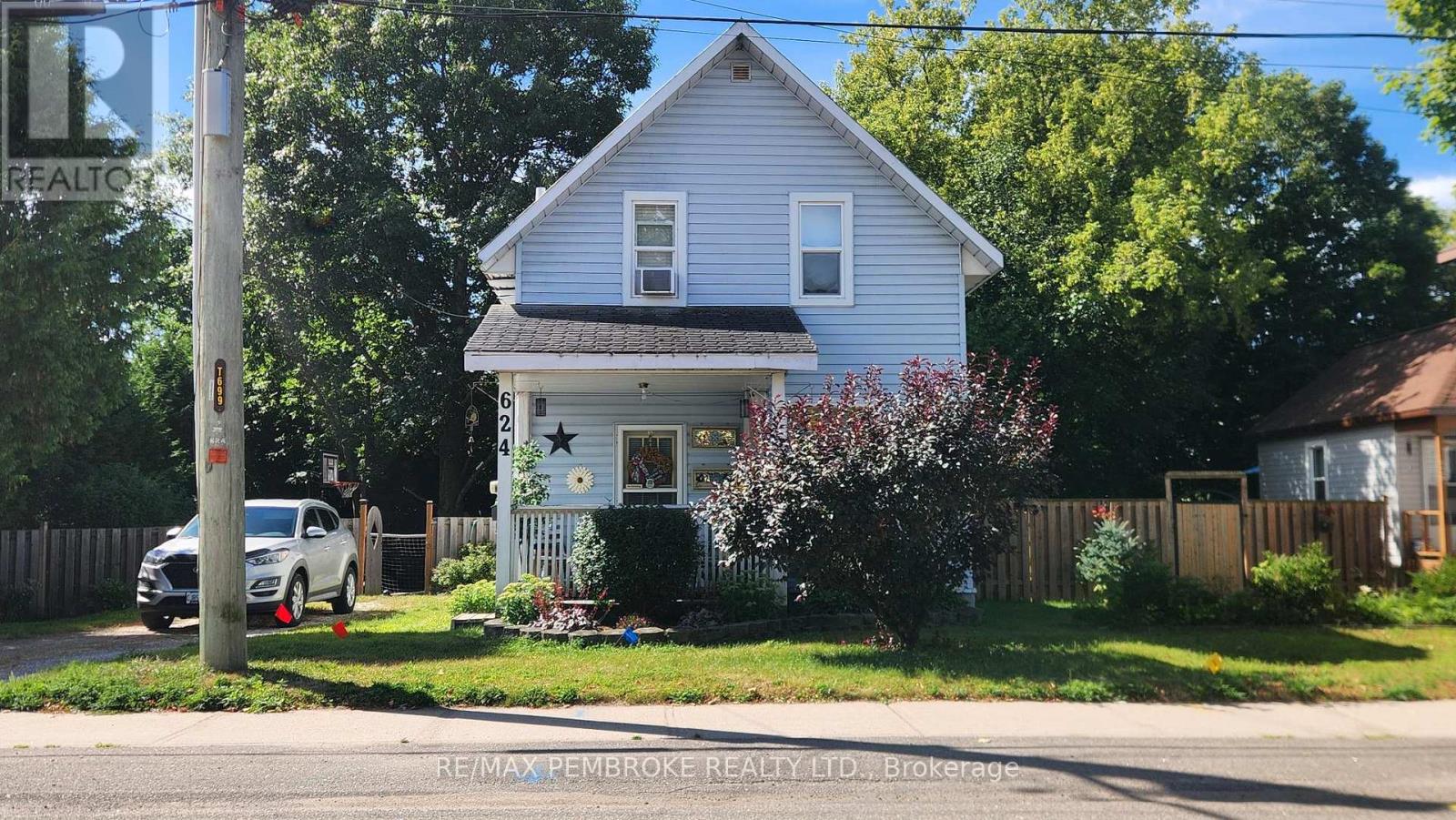 Photo 2 of 624 Mcgee Street, Pembroke ON