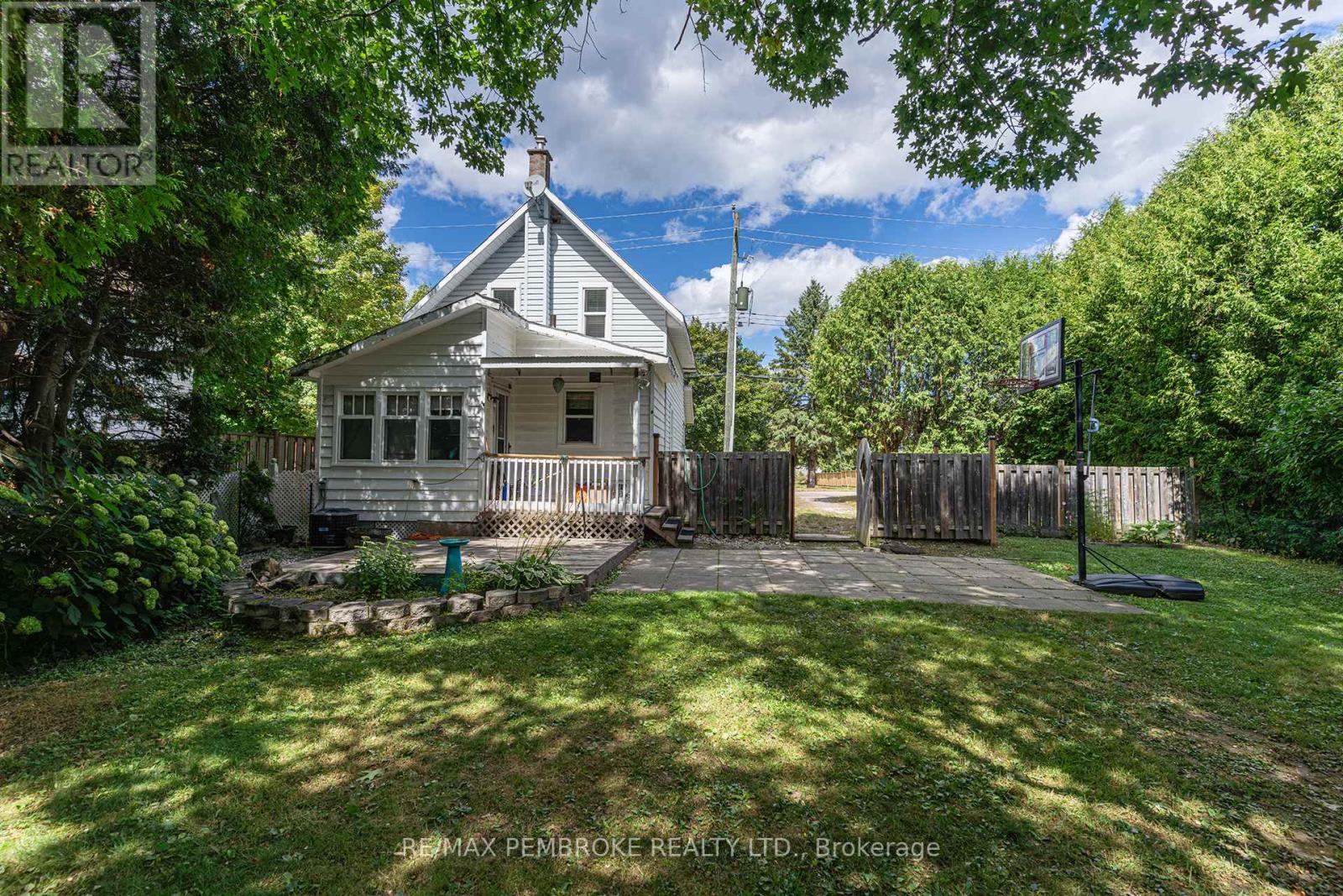 Photo 16 of 624 Mcgee Street, Pembroke ON