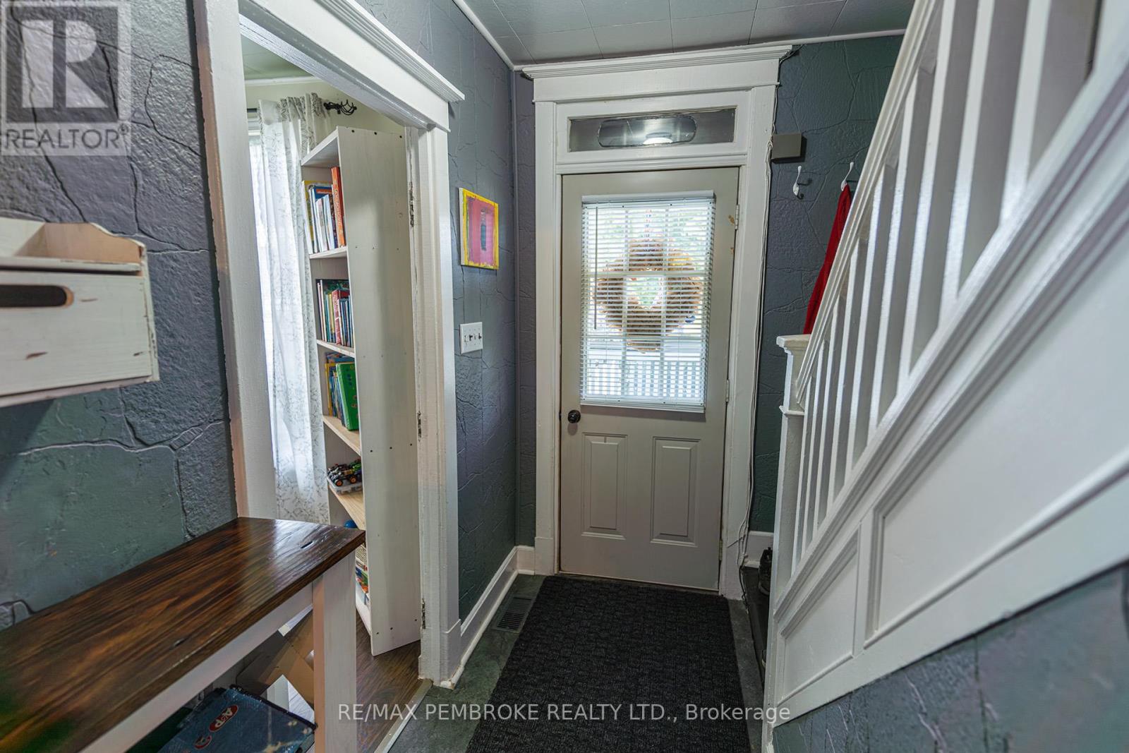 Photo 17 of 624 Mcgee Street, Pembroke ON