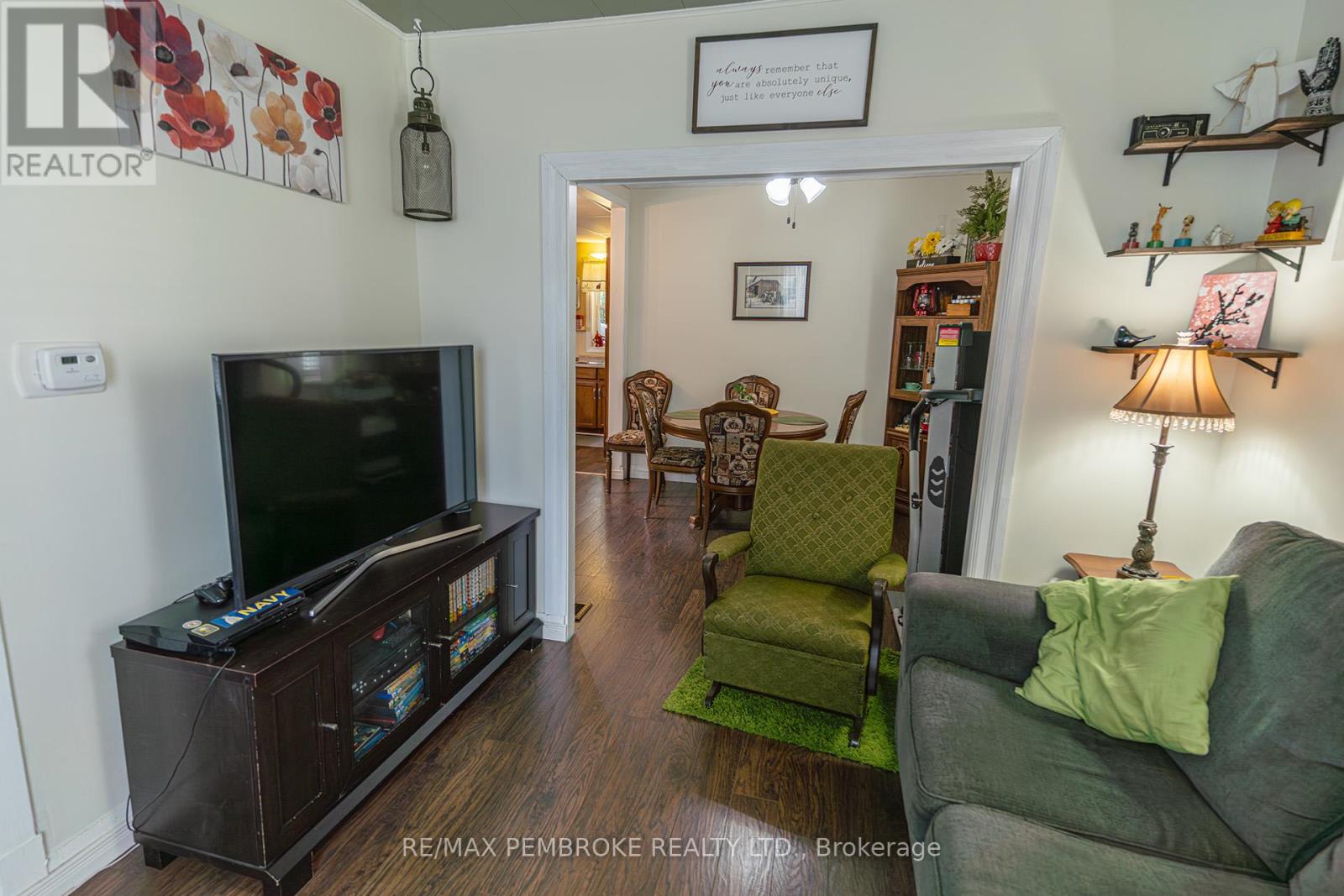 Photo 10 of 624 Mcgee Street, Pembroke ON