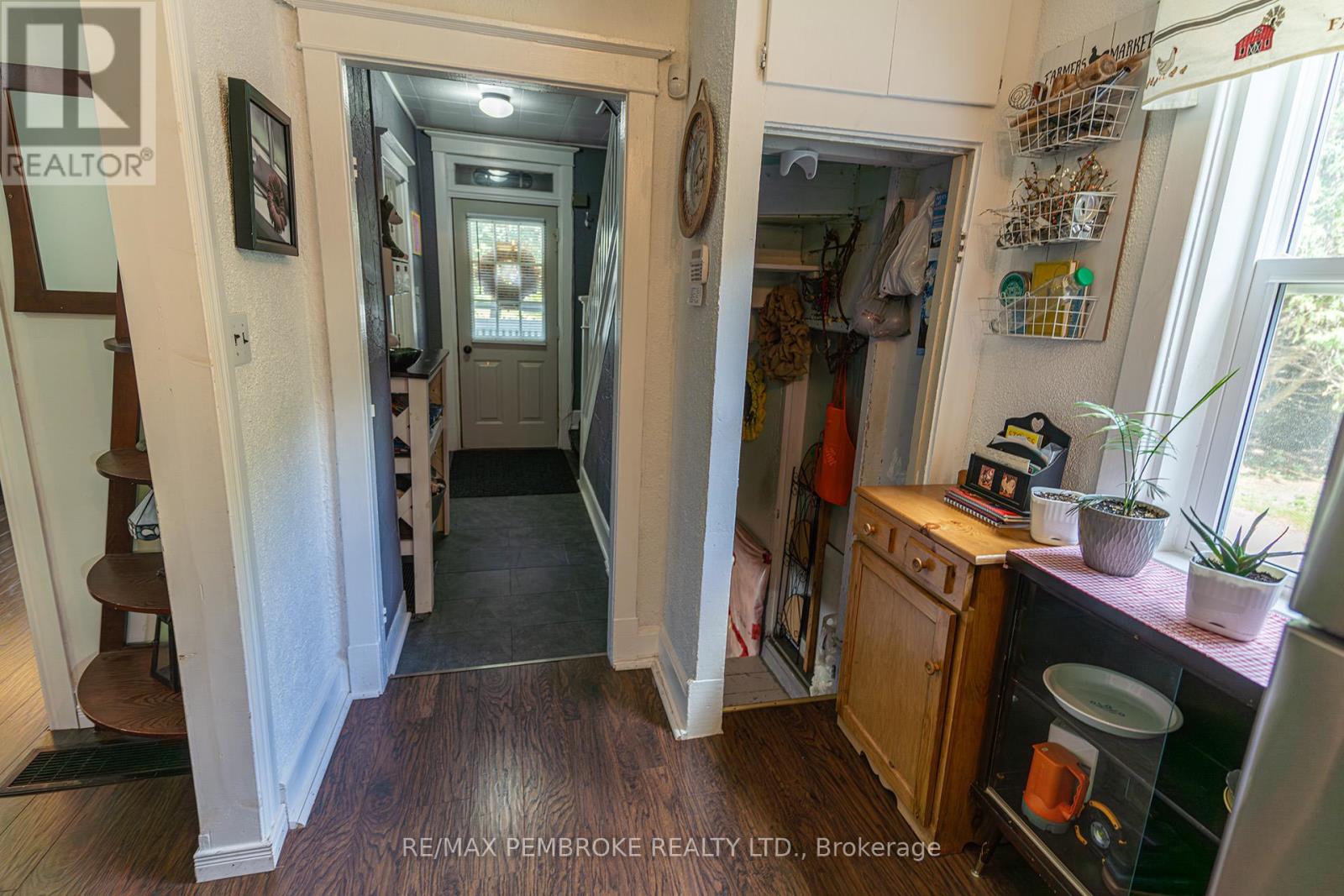 Photo 19 of 624 Mcgee Street, Pembroke ON