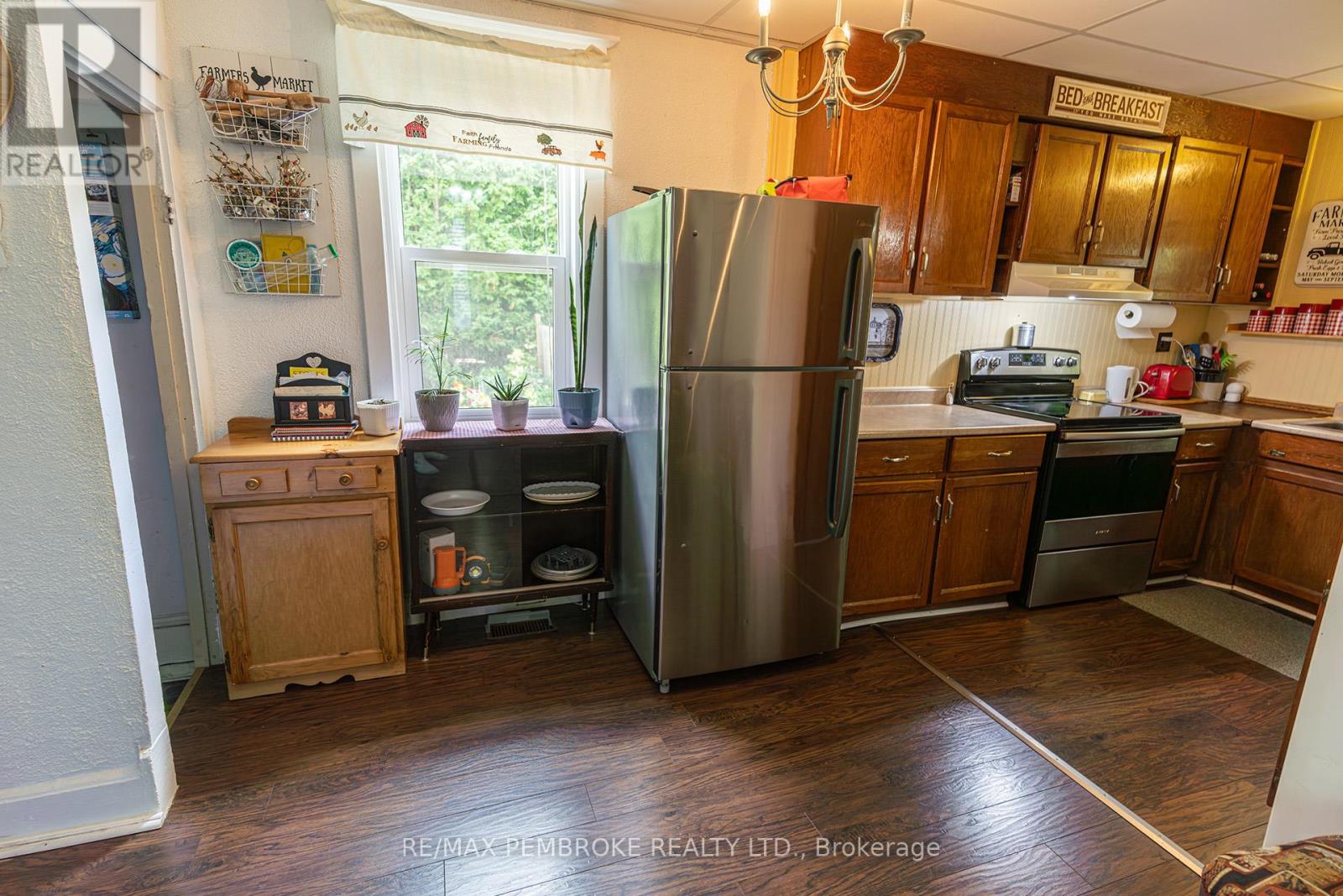 Photo 21 of 624 Mcgee Street, Pembroke ON