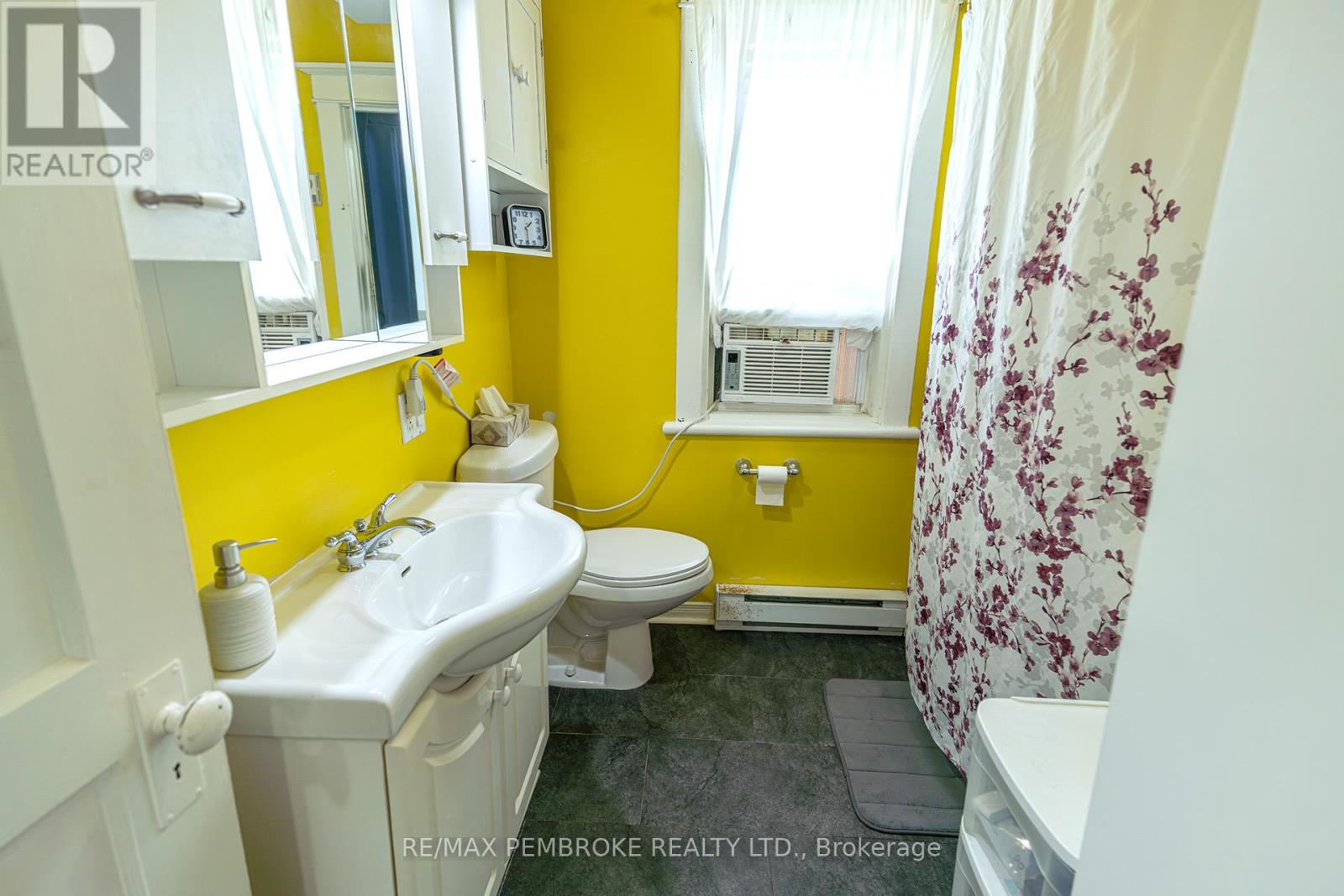 Photo 34 of 624 Mcgee Street, Pembroke ON