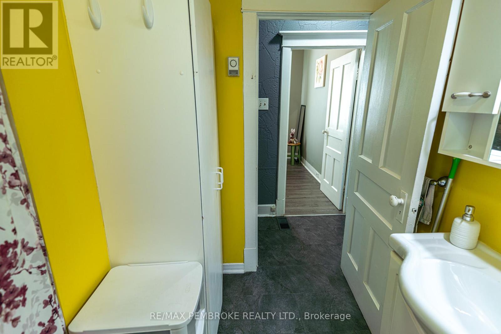 Photo 25 of 624 Mcgee Street, Pembroke ON