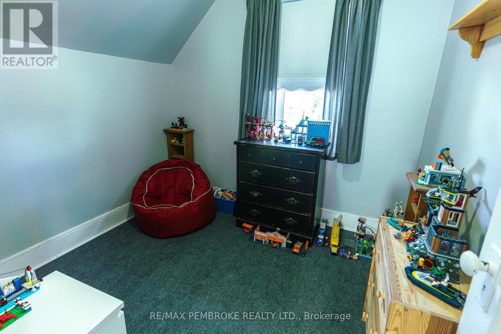 Photo 5 of 624 Mcgee Street, Pembroke ON