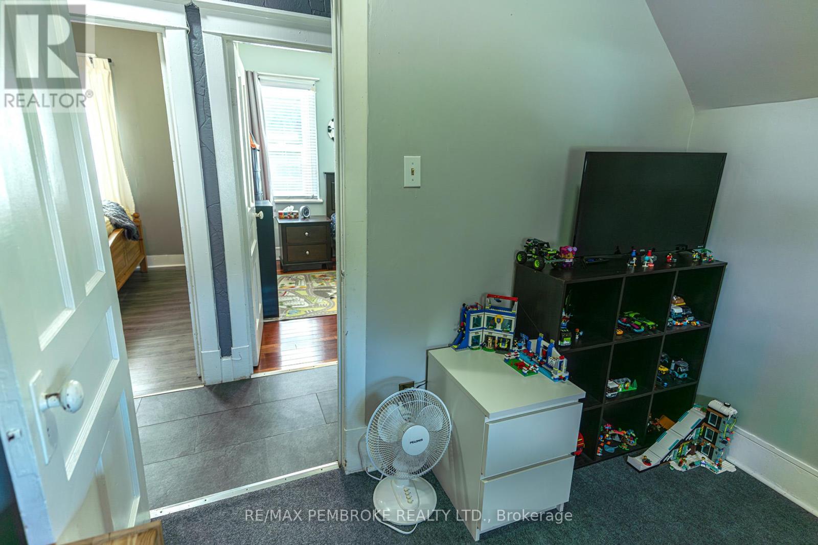 Photo 37 of 624 Mcgee Street, Pembroke ON