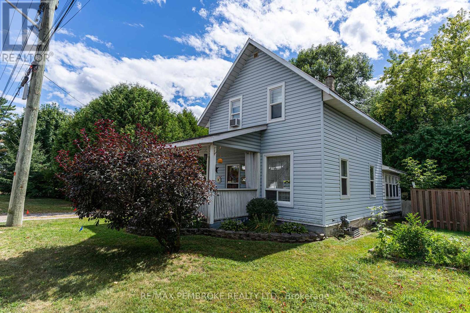 Photo 9 of 624 Mcgee Street, Pembroke ON