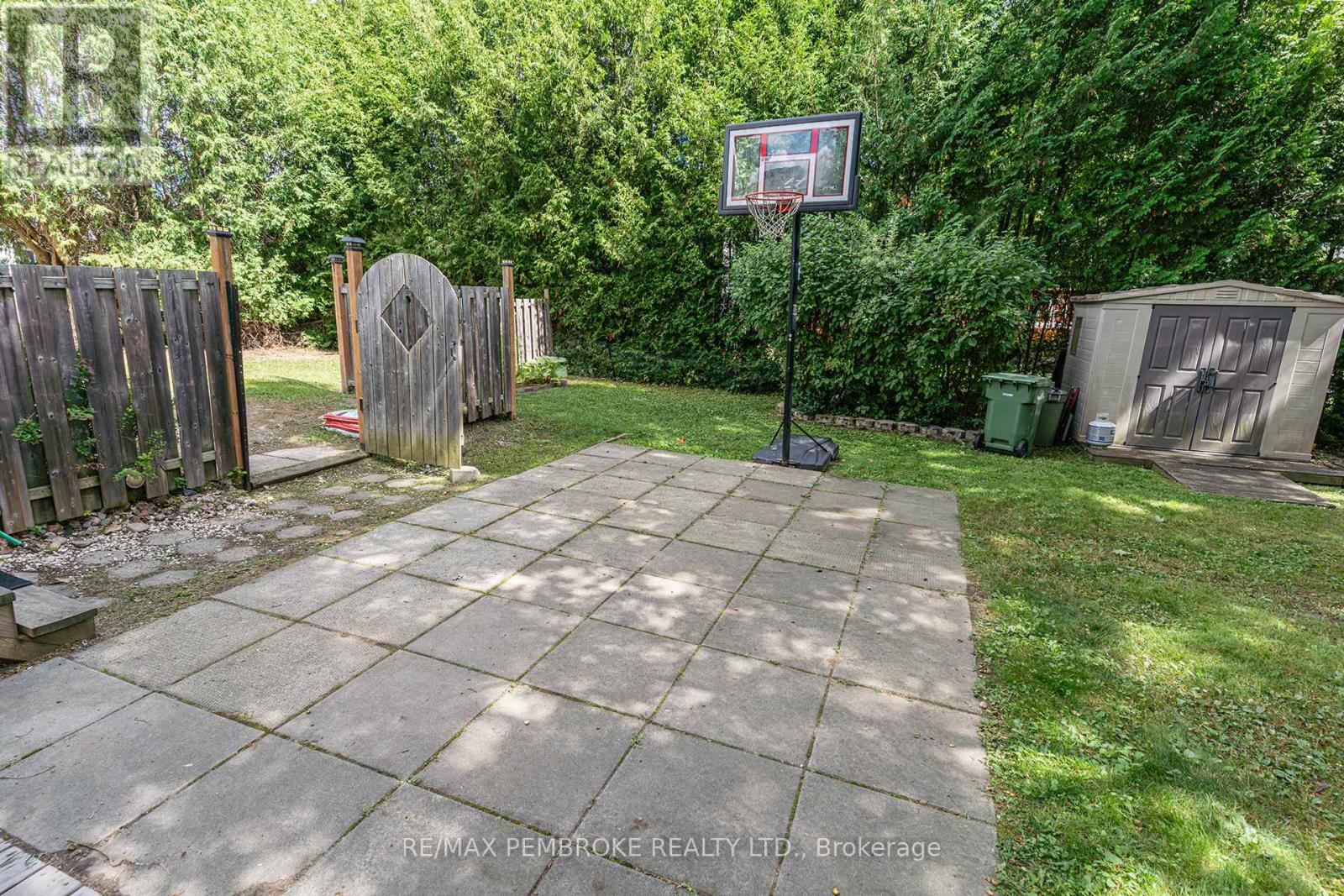 Photo 15 of 624 Mcgee Street, Pembroke ON
