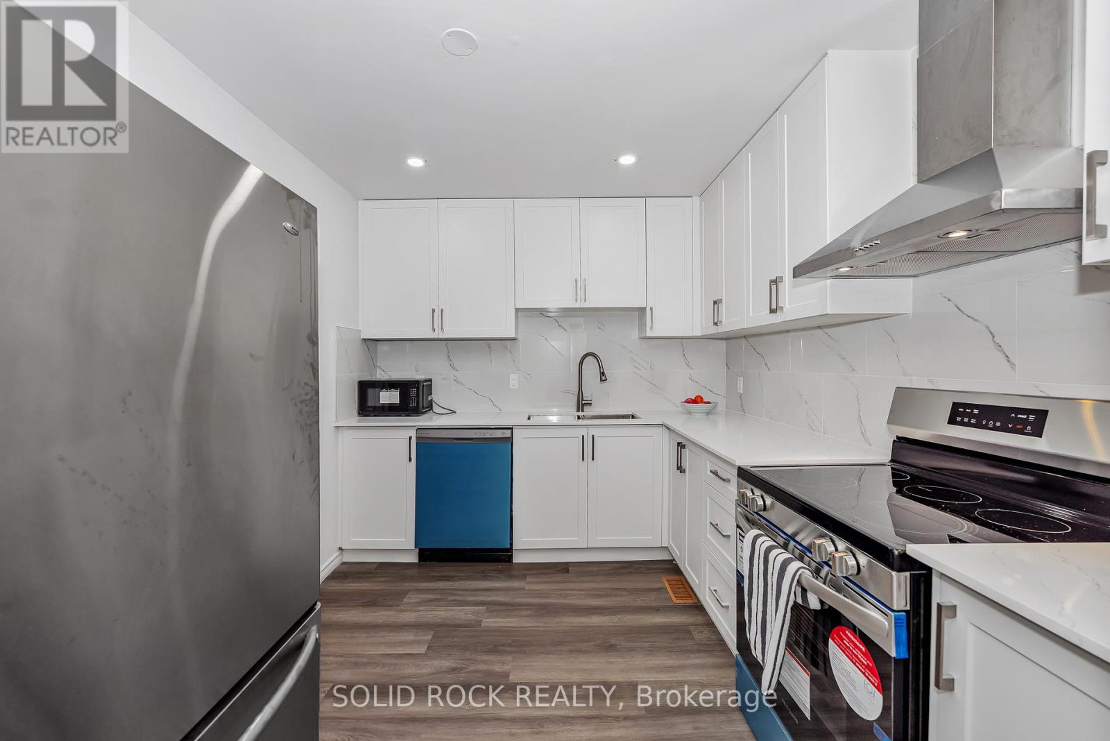 Photo 10 of 348 Monica Crescent, Ottawa ON