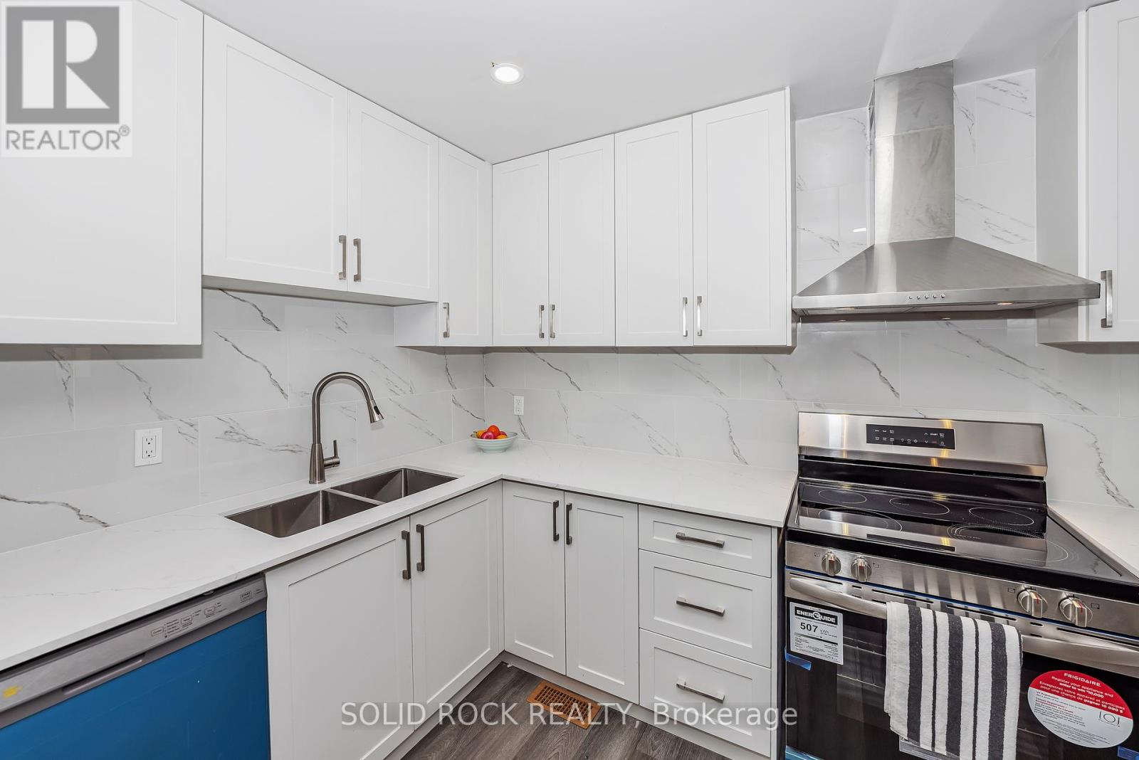 Photo 11 of 348 Monica Crescent, Ottawa ON