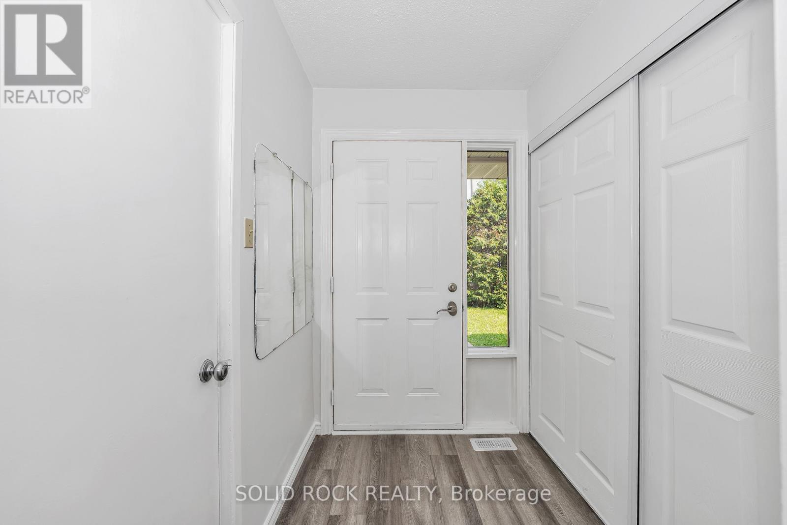 Photo 3 of 348 Monica Crescent, Ottawa ON
