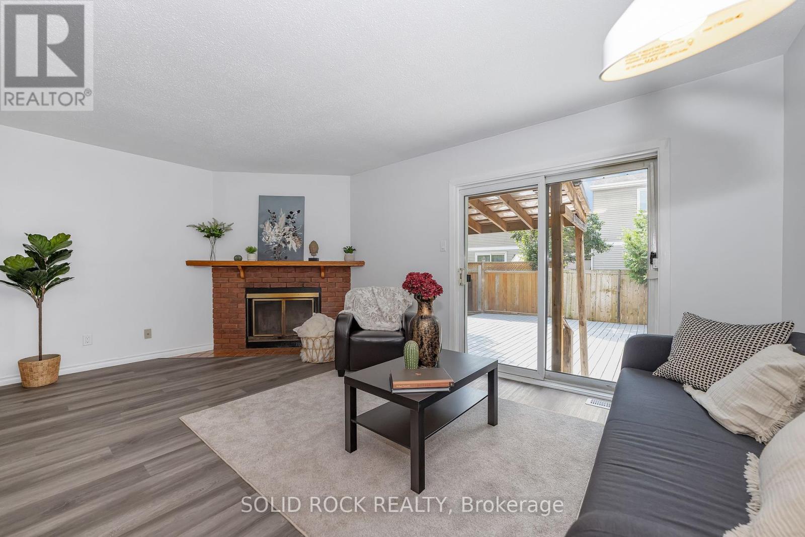 Photo 5 of 348 Monica Crescent, Ottawa ON