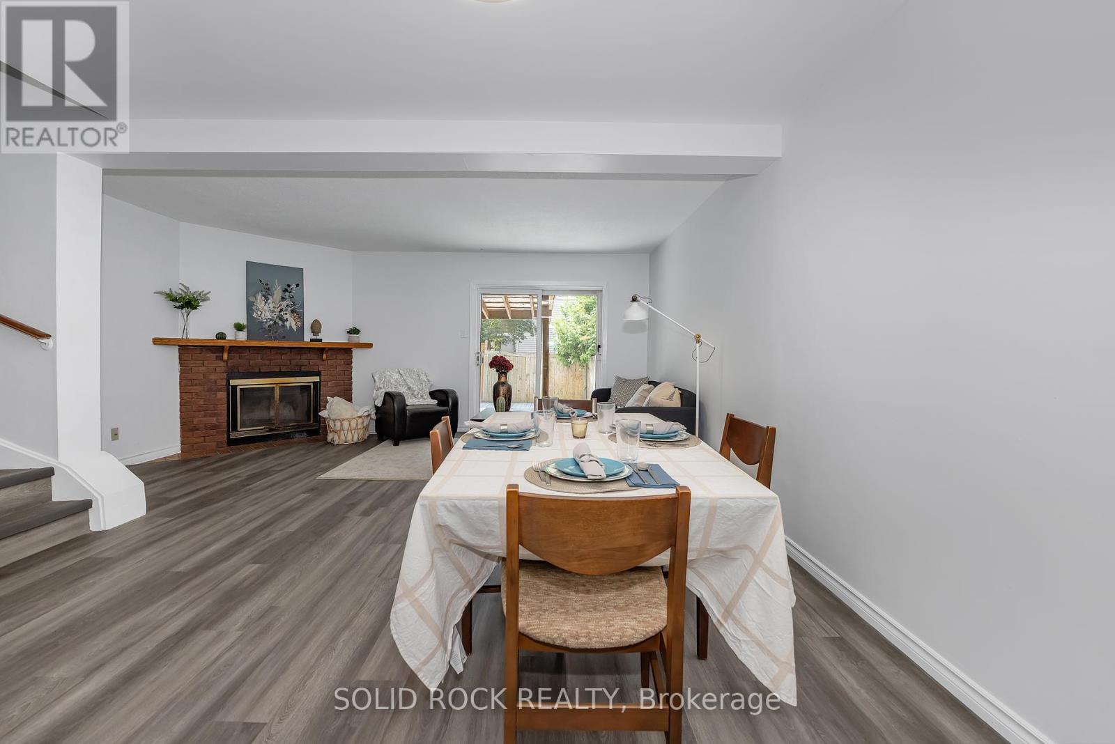 Photo 6 of 348 Monica Crescent, Ottawa ON