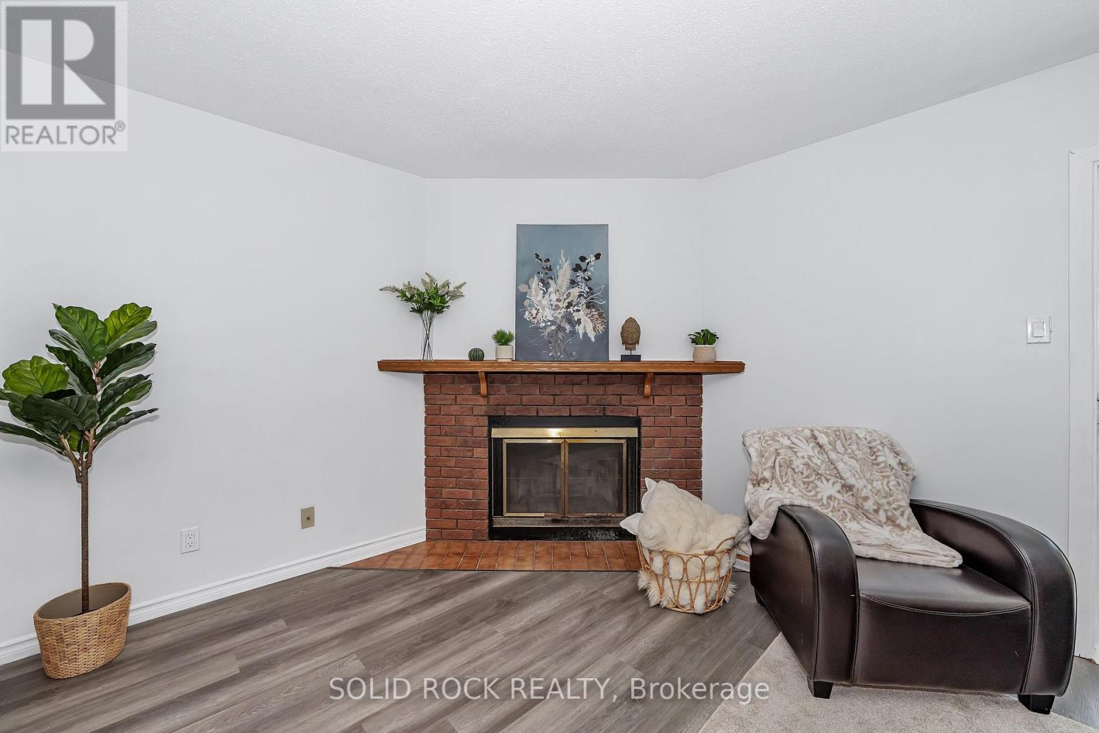 Photo 7 of 348 Monica Crescent, Ottawa ON