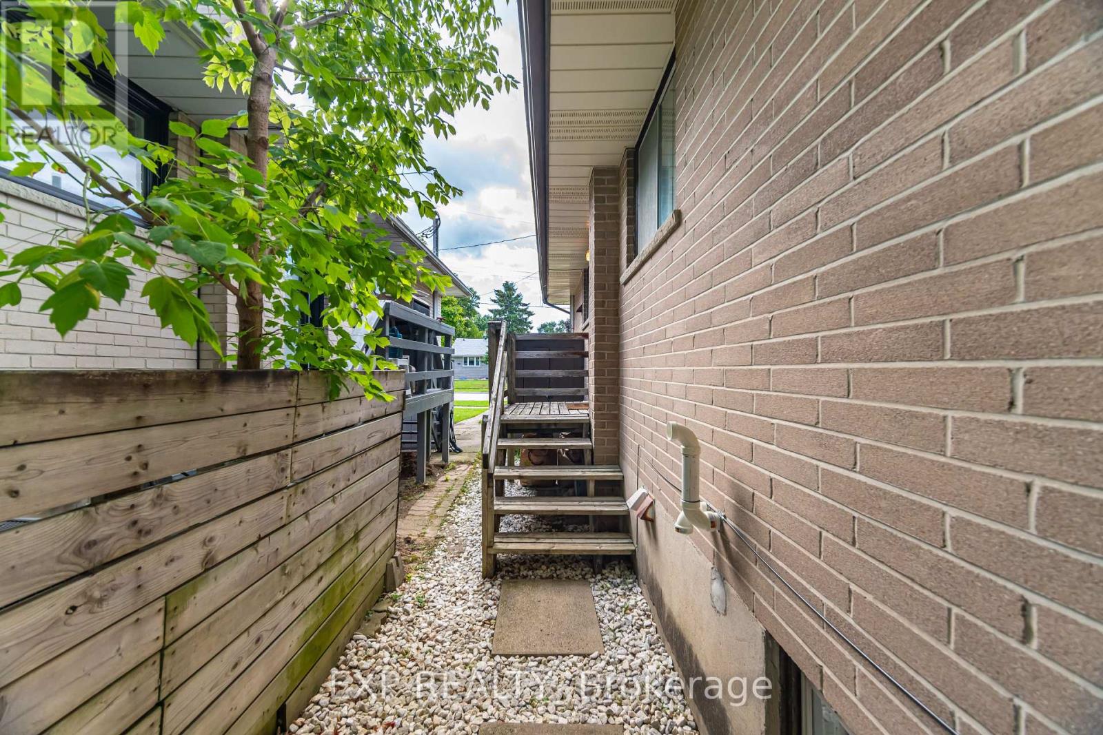 Photo 35 of 5 Gairey Drive, Halton Hills ON