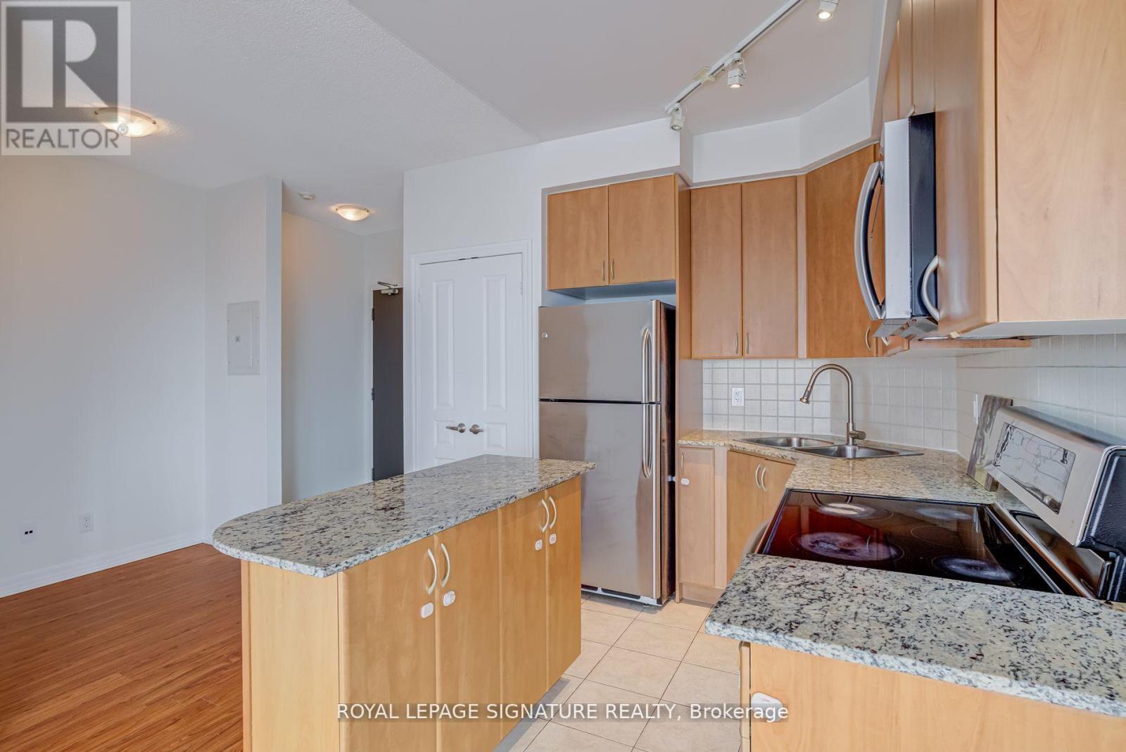 Photo 8 of 1808 225 Webb Drive, Mississauga ON