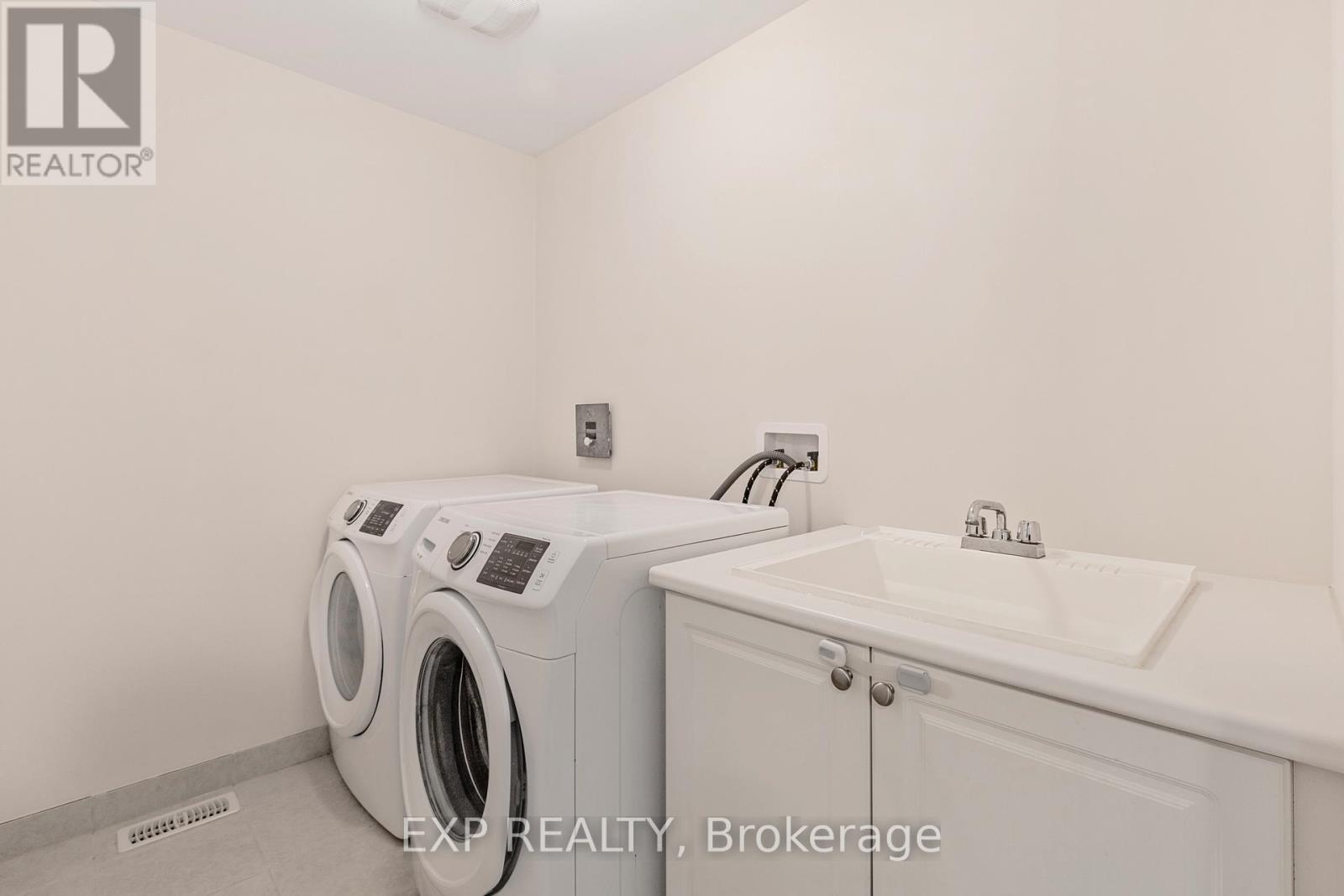 Photo 16 of 29 Heming Trail, Hamilton ON