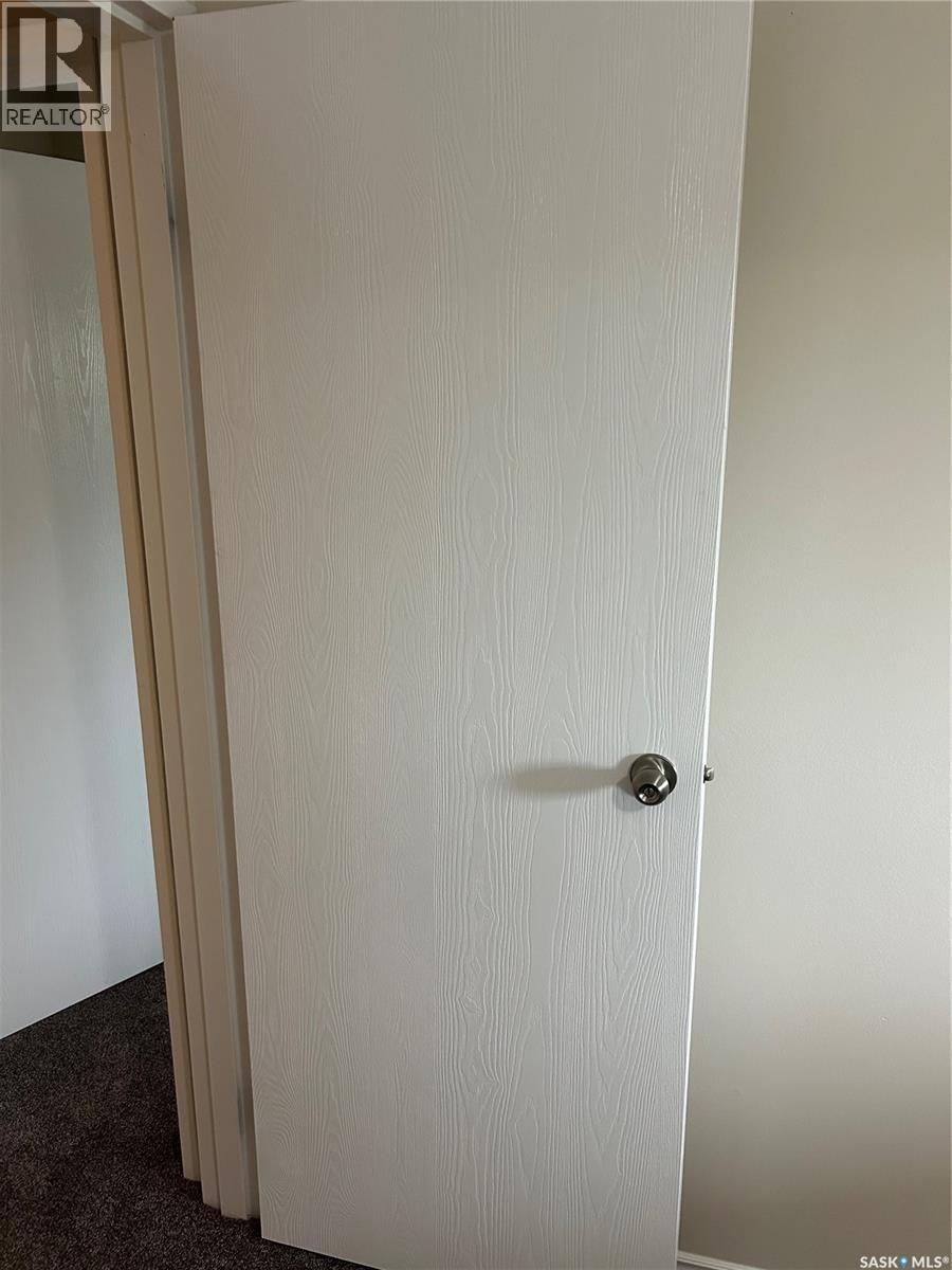 Photo 3 of 1533 425 115th Street E, Saskatoon SK