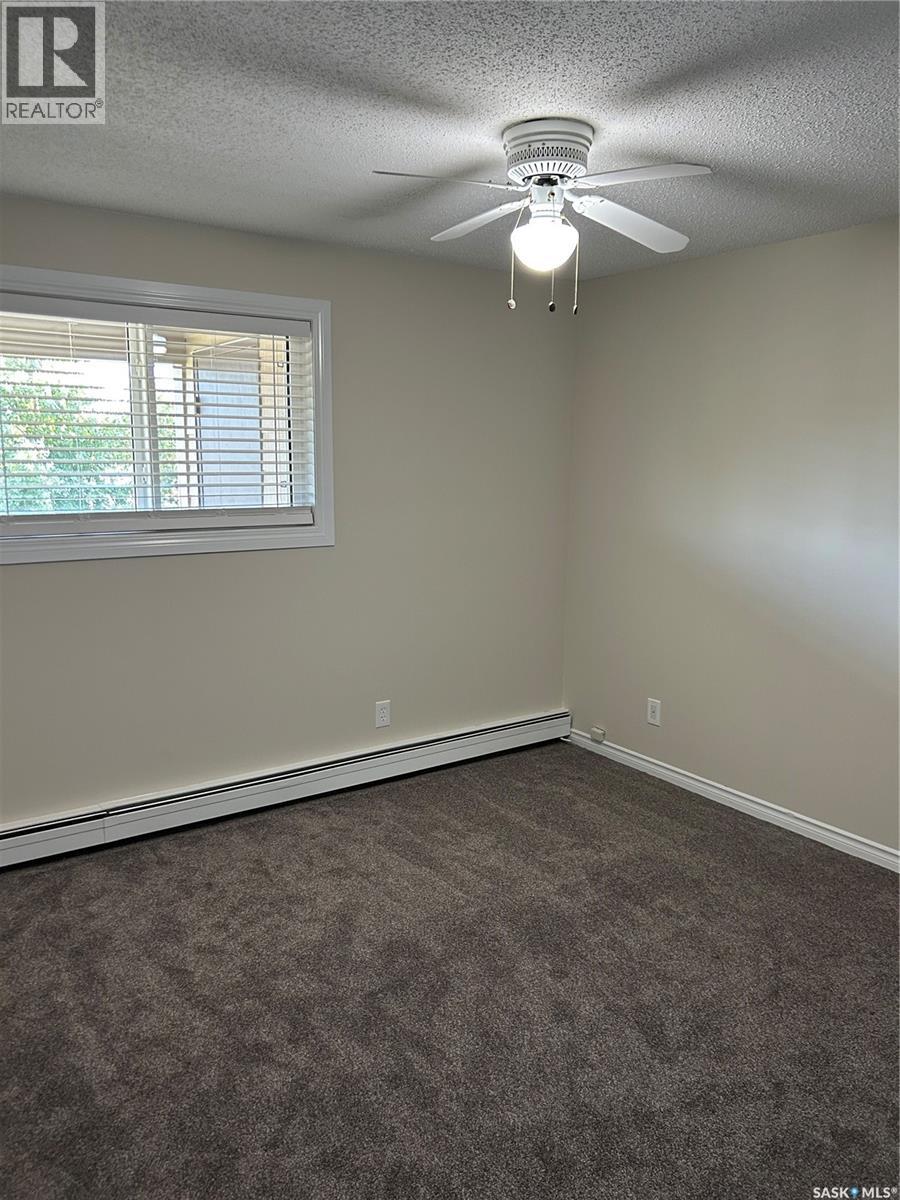 Photo 5 of 1533 425 115th Street E, Saskatoon SK