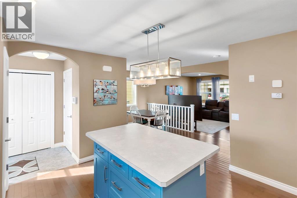 Photo 19 of 72 Mackenzie Way, Carstairs AB