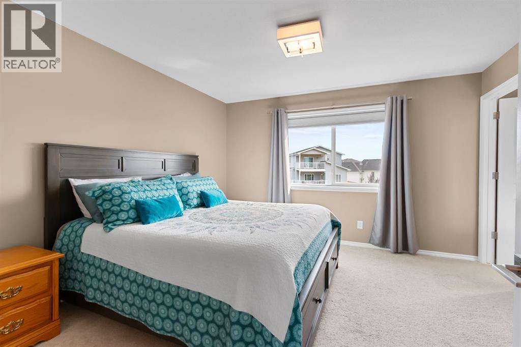 Photo 17 of 72 Mackenzie Way, Carstairs AB