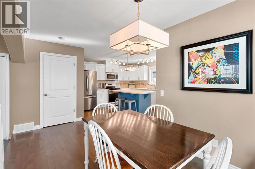 Photo 7 of 72 Mackenzie Way, Carstairs AB