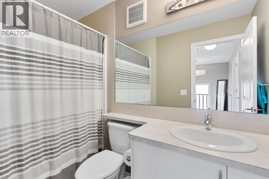 Photo 5 of 72 Mackenzie Way, Carstairs AB