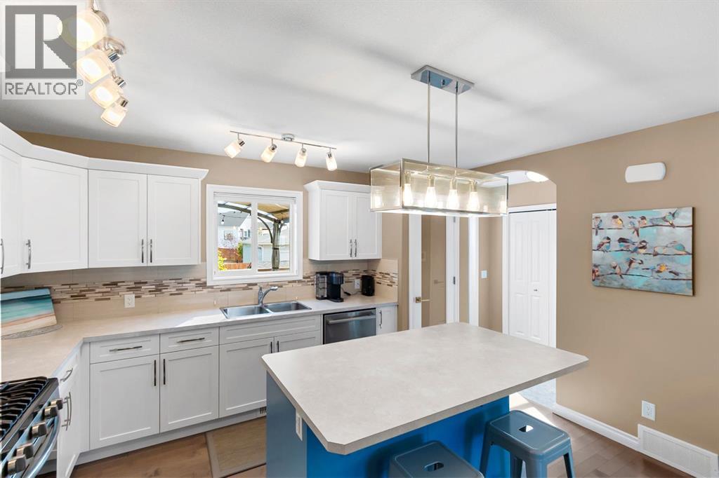 Photo 23 of 72 Mackenzie Way, Carstairs AB