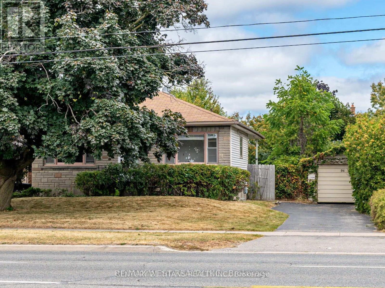 Photo 14 of 94 Taunton Road W, Oshawa ON