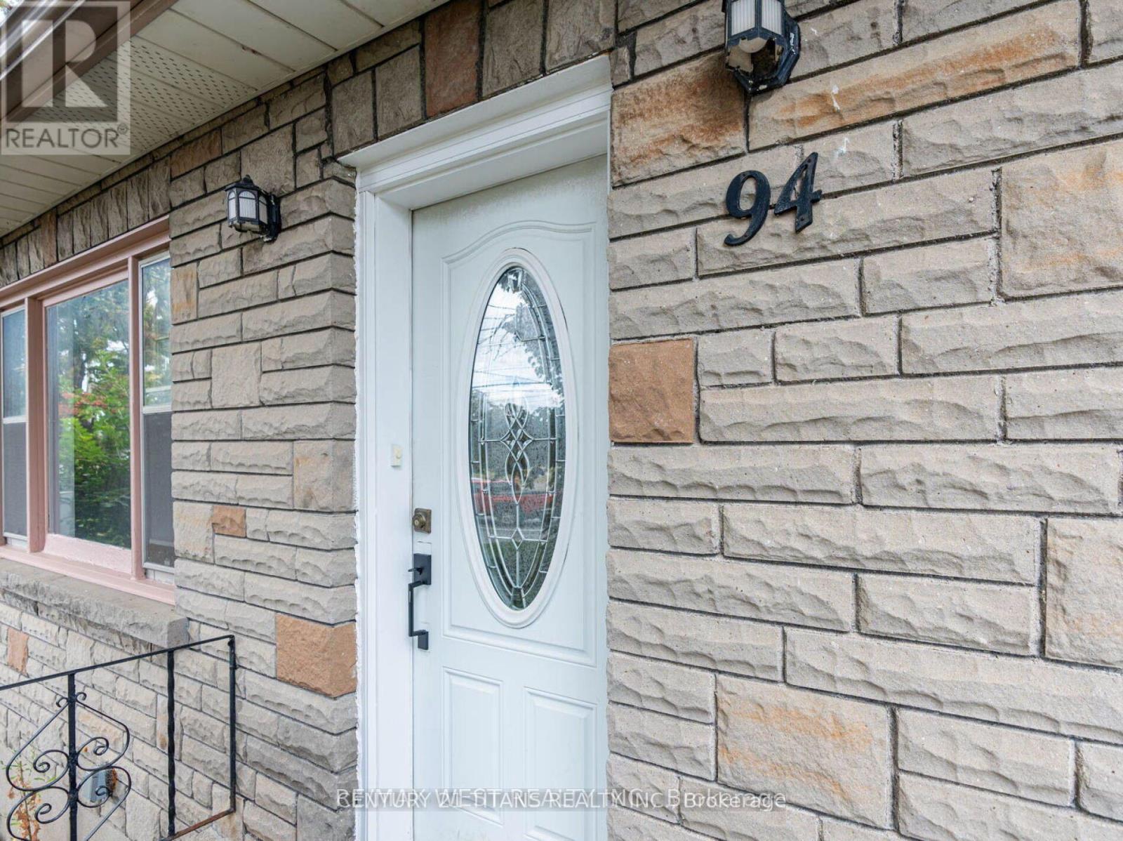 Photo 13 of 94 Taunton Road W, Oshawa ON
