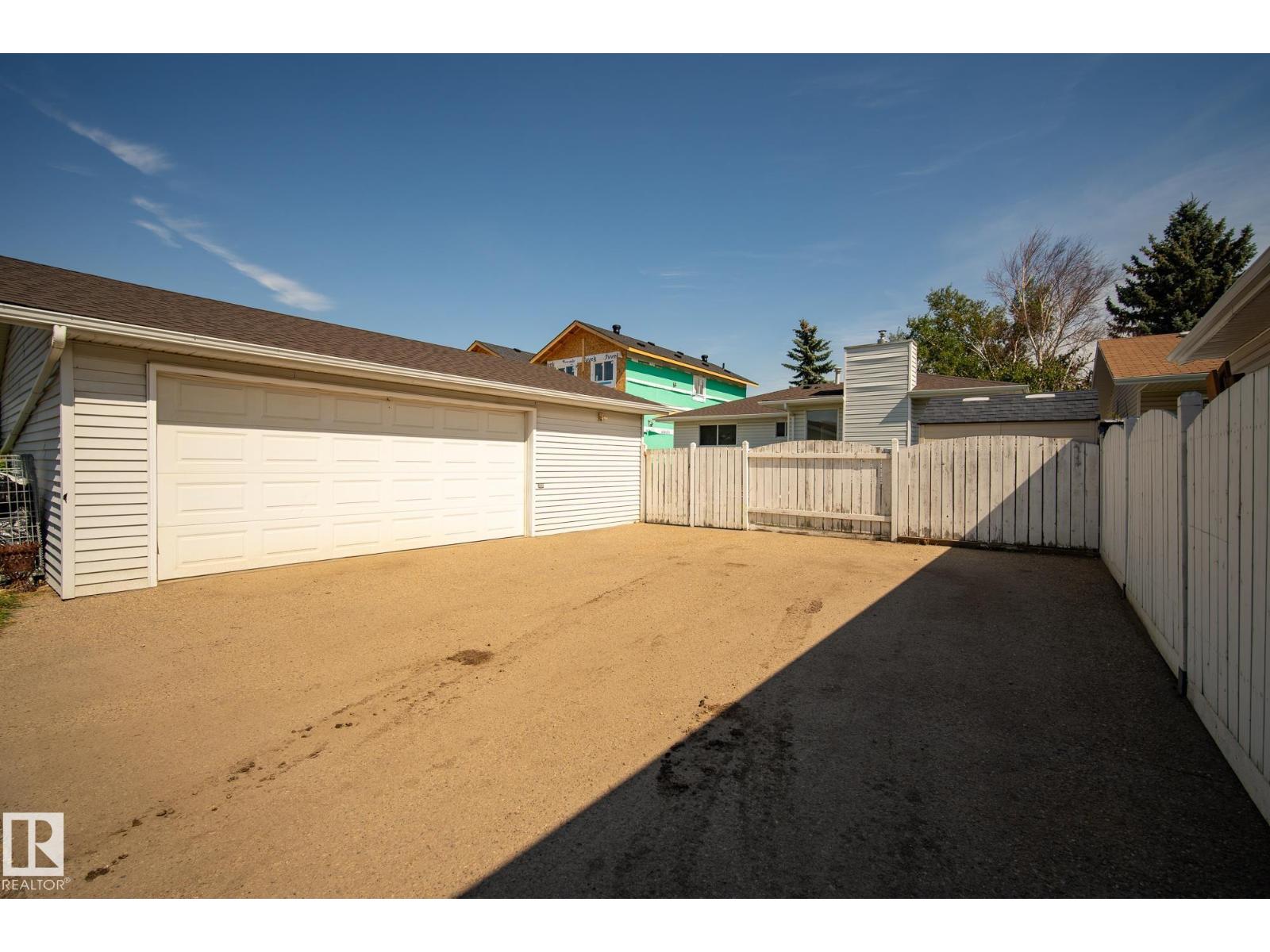 Photo 28 of 12420 47 St Nw, Edmonton AB