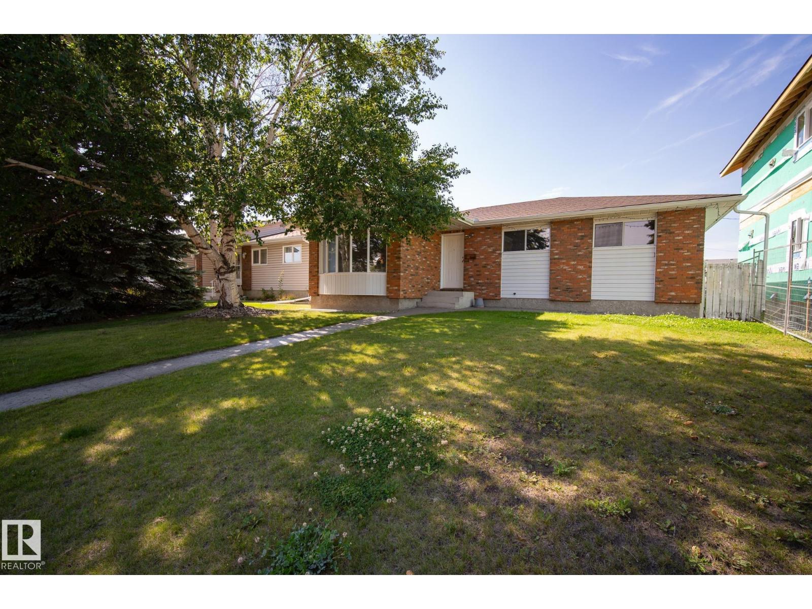 Photo 21 of 12420 47 St Nw, Edmonton AB