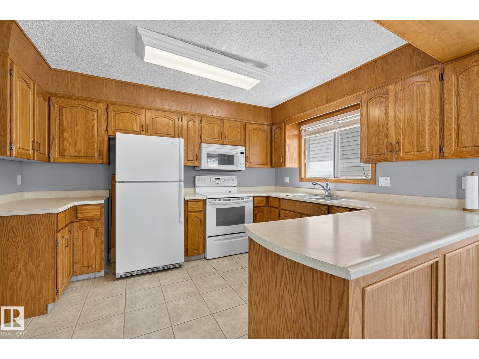 Photo 34 of 12420 47 St Nw, Edmonton AB