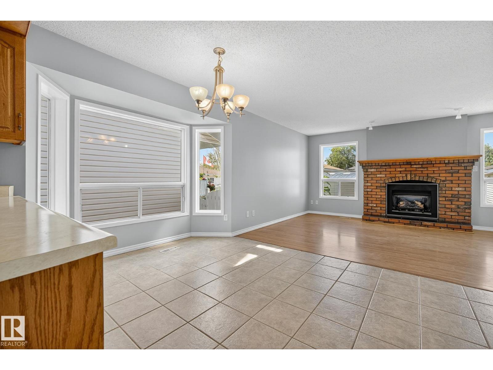 Photo 23 of 12420 47 St Nw, Edmonton AB