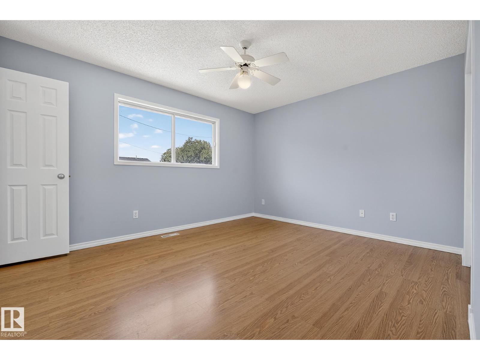 Photo 46 of 12420 47 St Nw, Edmonton AB