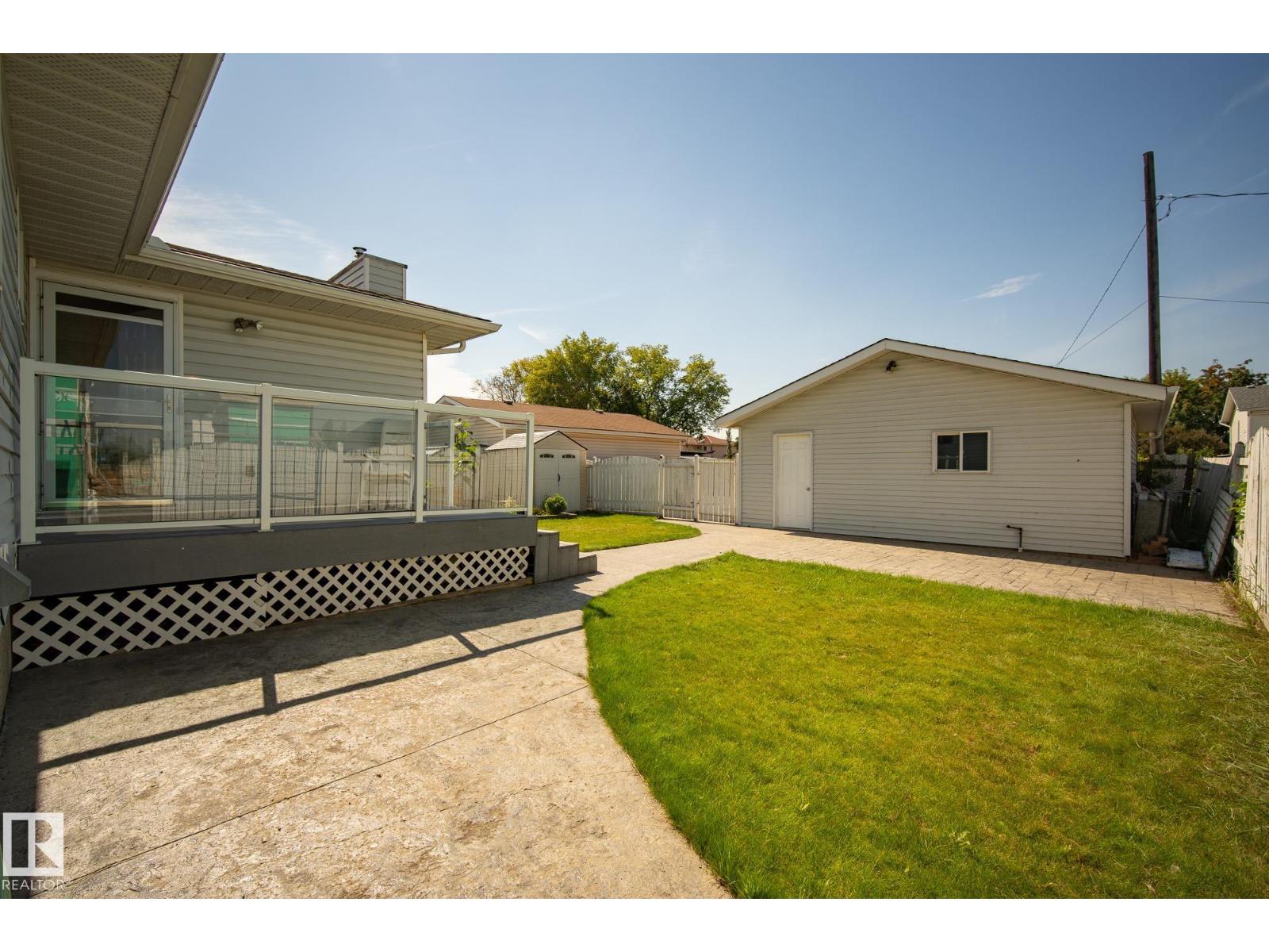 Photo 40 of 12420 47 St Nw, Edmonton AB