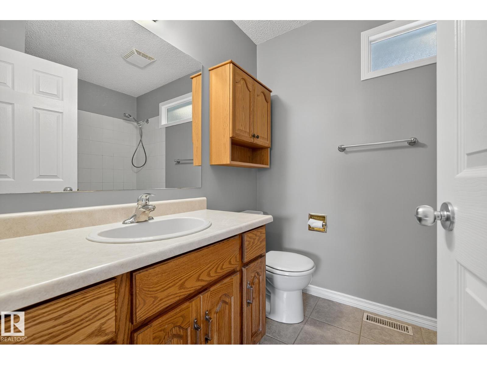 Photo 4 of 12420 47 St Nw, Edmonton AB