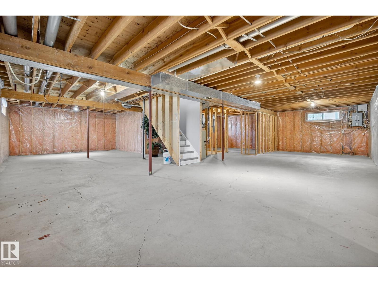 Photo 35 of 12420 47 St Nw, Edmonton AB