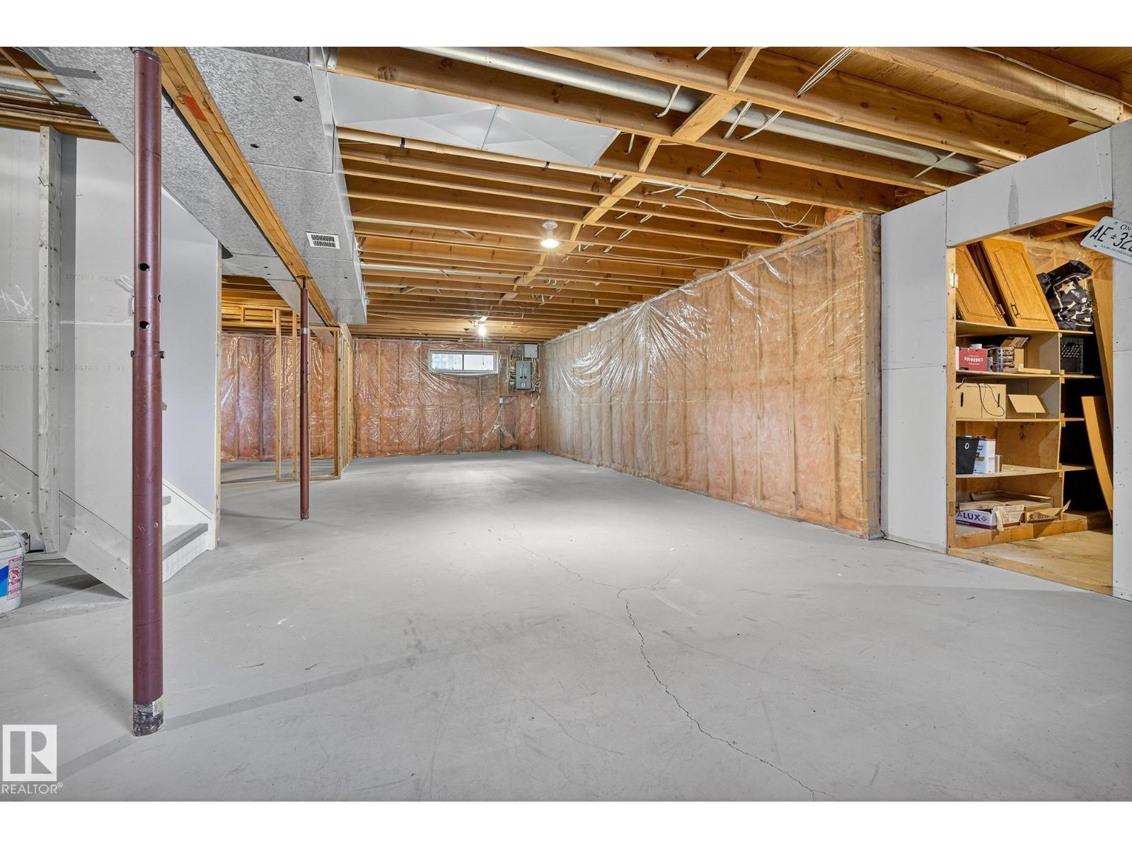 Photo 8 of 12420 47 St Nw, Edmonton AB