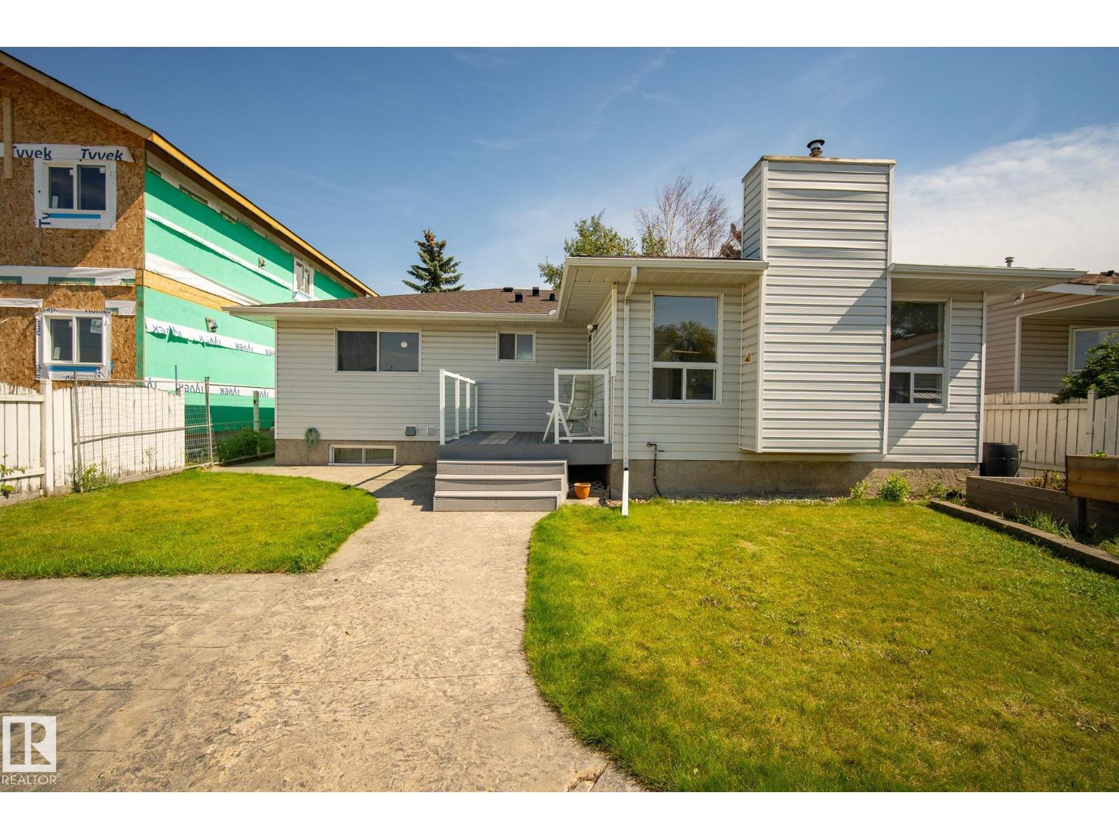 Photo 43 of 12420 47 St Nw, Edmonton AB